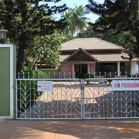 Hill Top Goa Lodge ヴァガトール エクステリア 写真