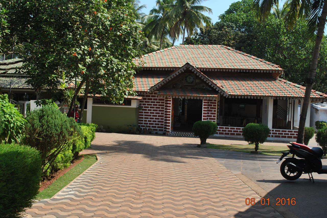 Hill Top Goa Lodge ヴァガトール エクステリア 写真