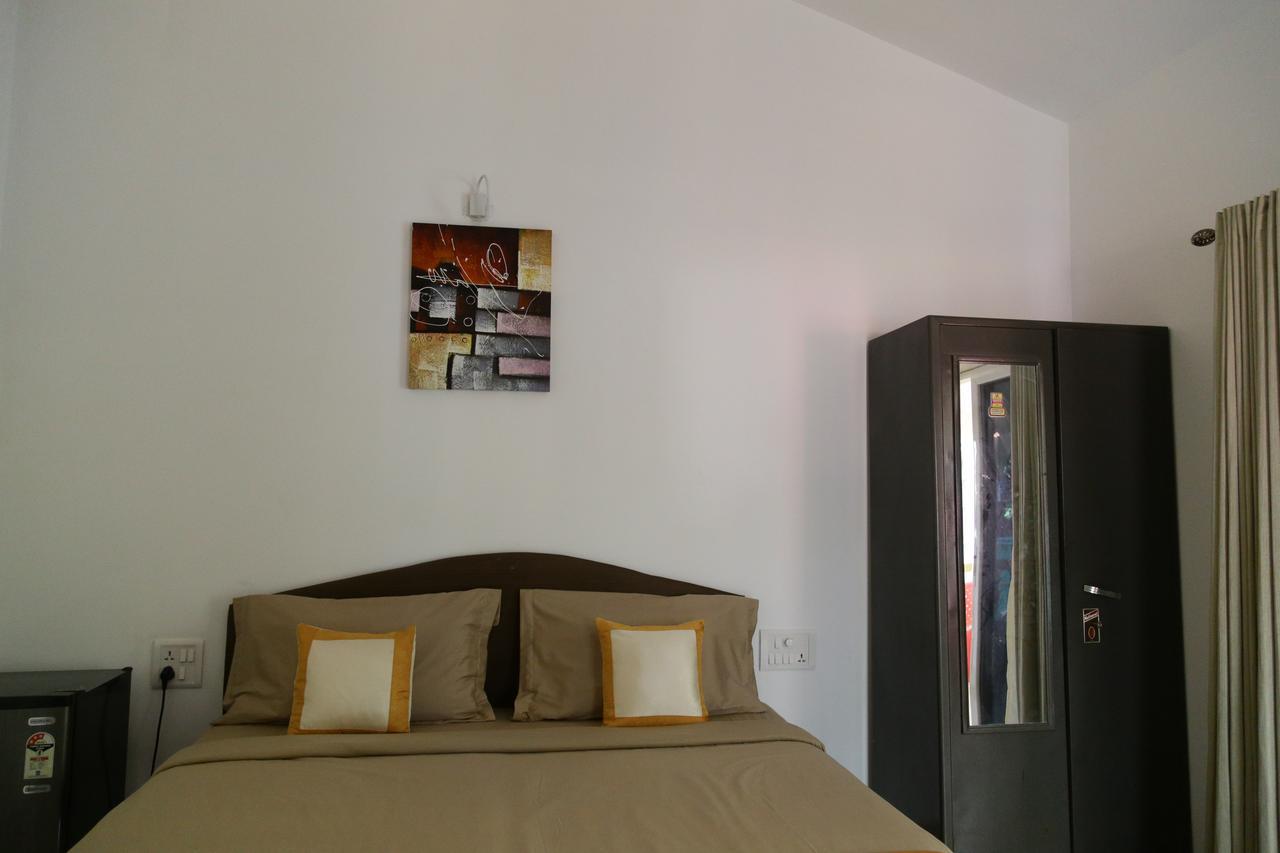 Hill Top Goa Lodge ヴァガトール エクステリア 写真
