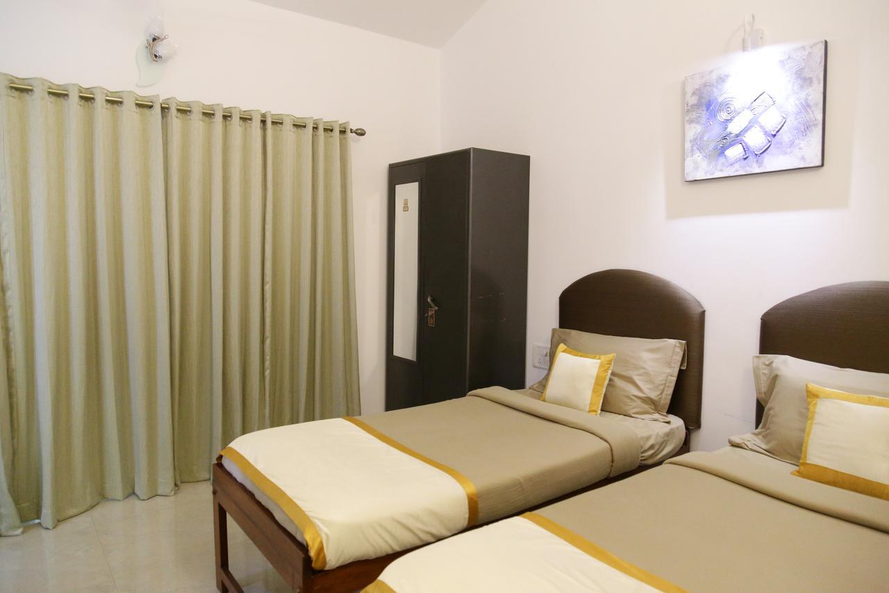Hill Top Goa Lodge ヴァガトール エクステリア 写真