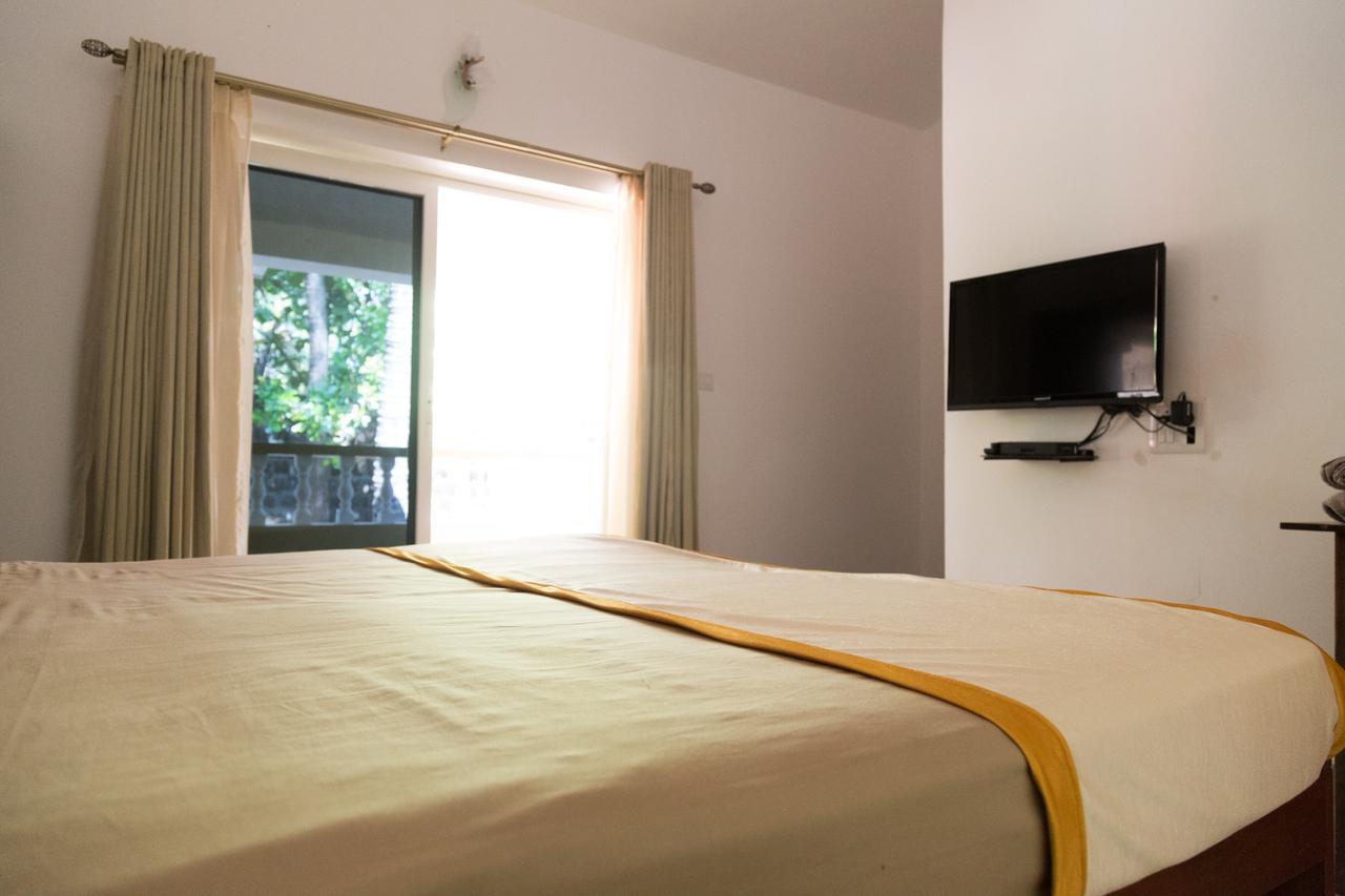 Hill Top Goa Lodge ヴァガトール エクステリア 写真