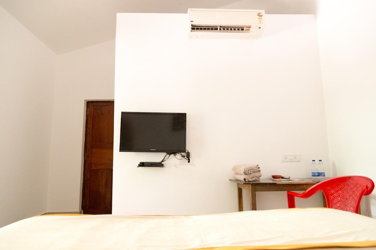 Hill Top Goa Lodge ヴァガトール エクステリア 写真