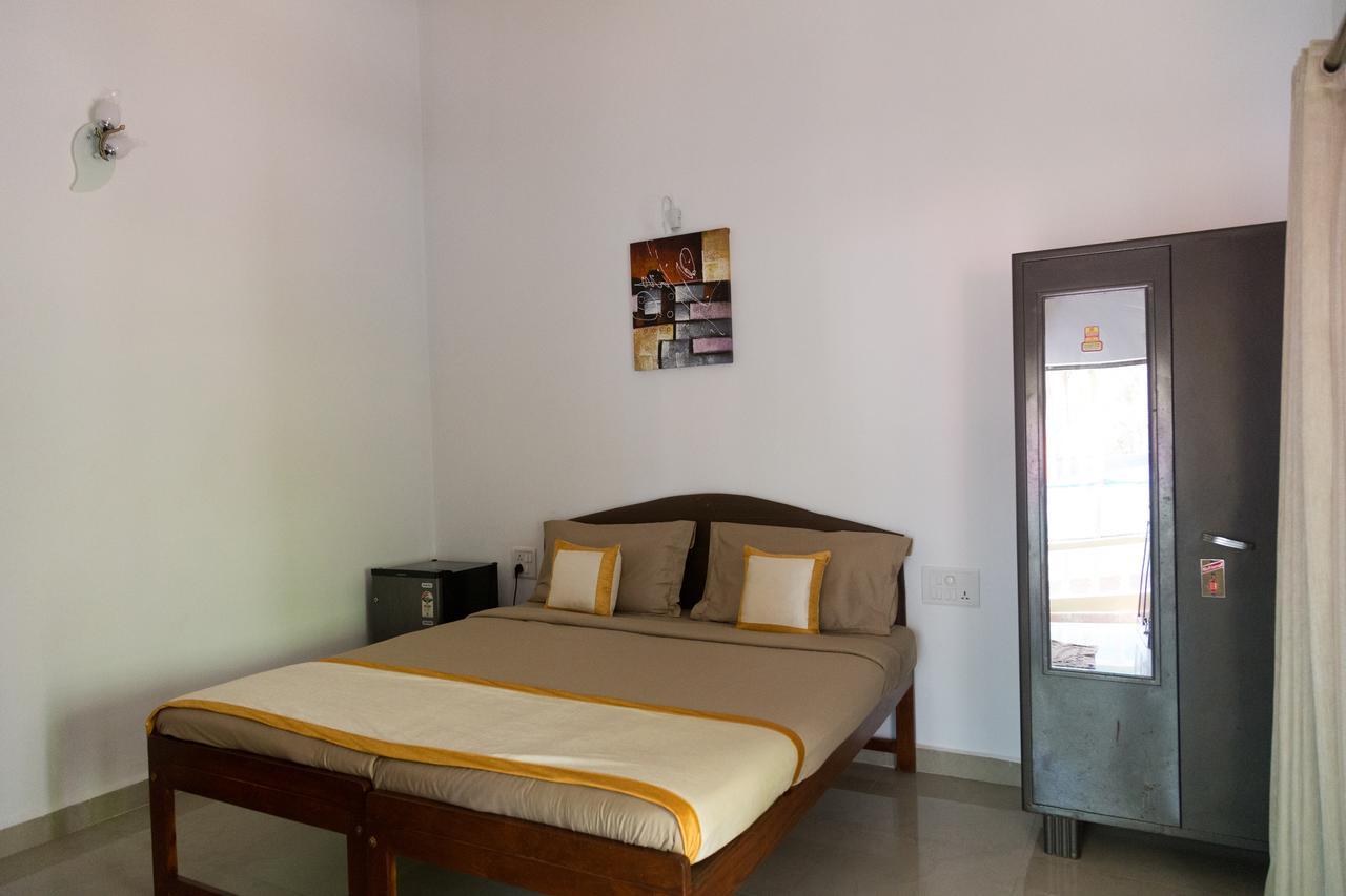 Hill Top Goa Lodge ヴァガトール エクステリア 写真