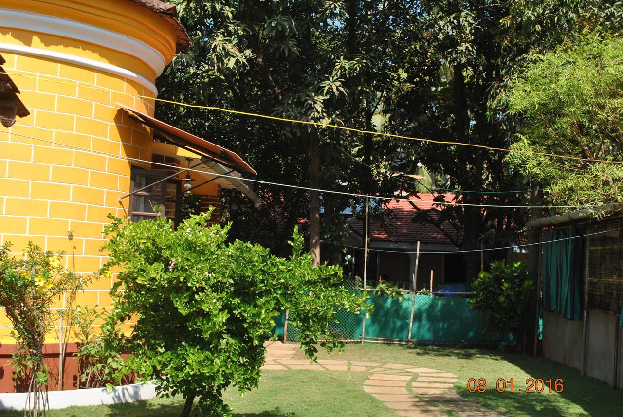 Hill Top Goa Lodge ヴァガトール エクステリア 写真