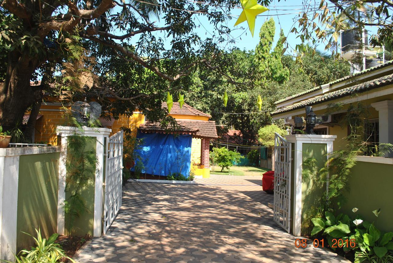 Hill Top Goa Lodge ヴァガトール エクステリア 写真